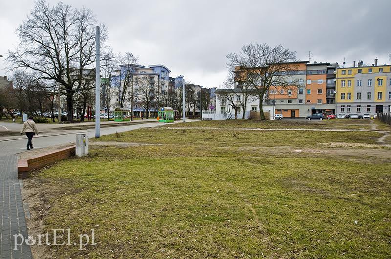 Elbląg, Teren przy Placu Grunwaldzkim próbowano sprzedać kilka razy