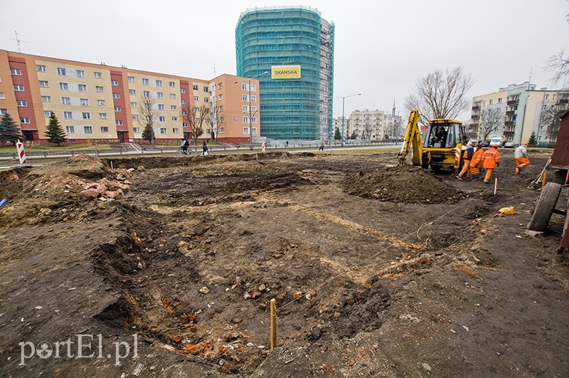 Elbląg, Na niebezpieczne znalezisko natrafili robotnicy budujący parking przy ul. Płk. Dąbka