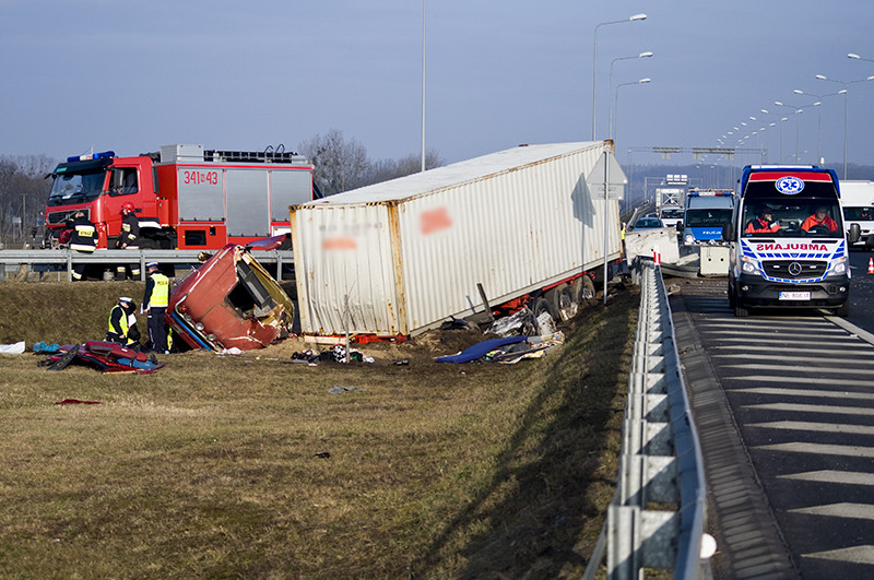 Elbląg, Wypadek tira na "siódemce". Nie żyje kierowca (aktualizacja)