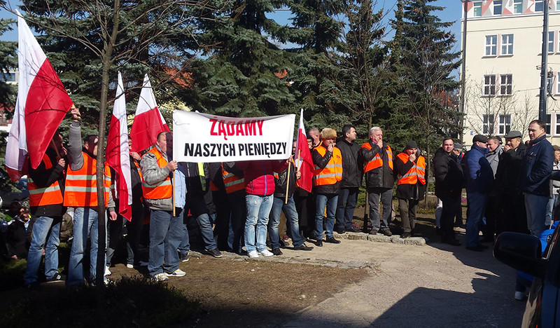Elbląg, Pod Urzędem Marszałkowskim w Olsztynie protestowali pracownicy firm, budujących sieć