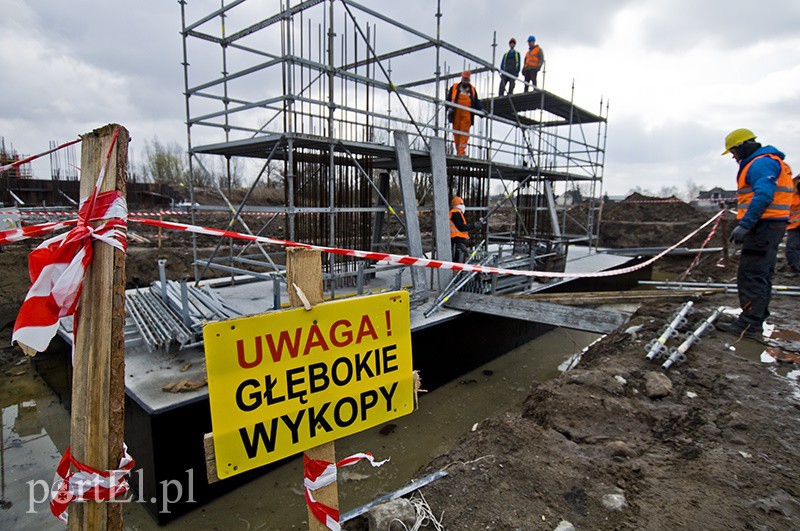 Elbląg, Trwa zbrojenie słupów podpór pod wiadukt