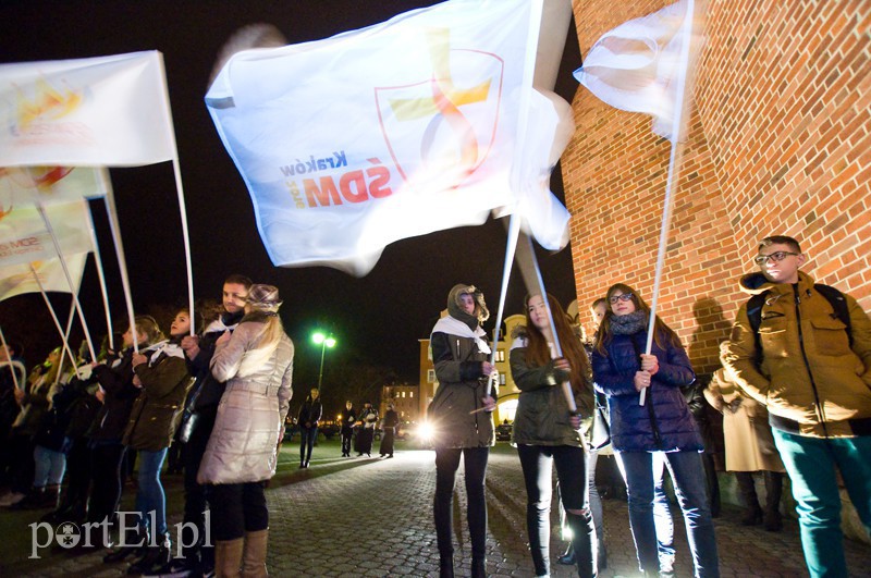 Elbląg, Elbląska młodzież do Światowych Dni Młodzieży przygotowuje się już od grudnia ub.r. - tu podczas rozpoczęcia Roku Miłosierdzia