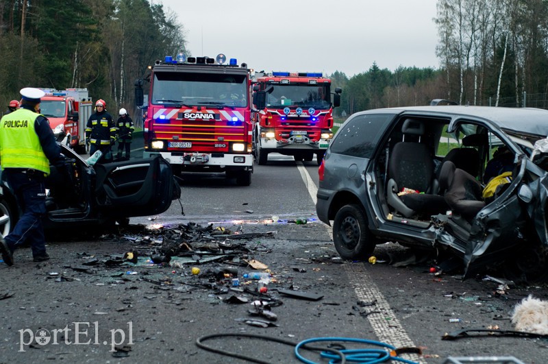 Elbląg, Pasażerowie w ciężkim stanie, trwa operacja