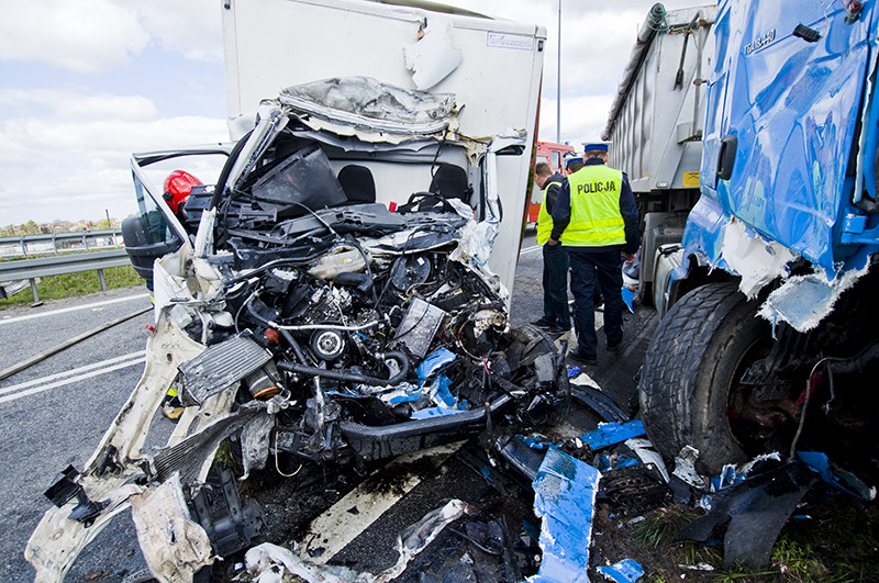 Elbląg, Wypadek na węźle Wschód. Czołówka z ciężarówką Elbląg, Wypadek na węźle Wschód. Czołówka z ciężarówką