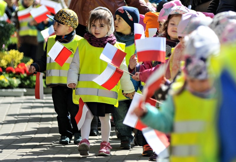 Elbląg, Dziś przedszkolaki maszerowały z flagami Elbląg, Dziś przedszkolaki maszerowały z flagami