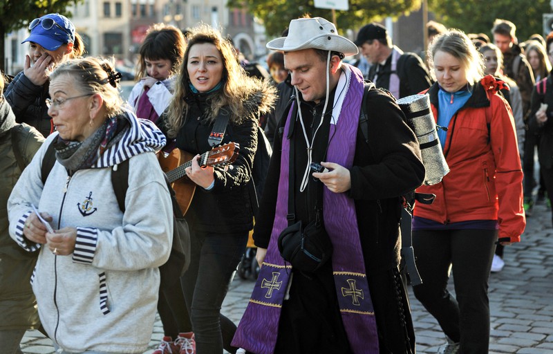 Elbląg, Jak co roku kilkaset osób na piechotę poszło do św. Gaju Elbląg, Jak co roku kilkaset osób na piechotę poszło do św. Gaju