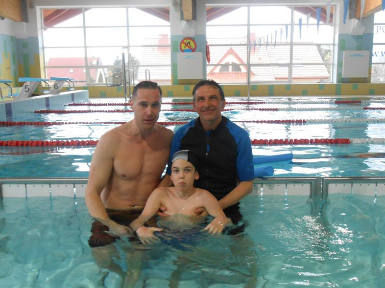 Elbląg, Tomasz Chwaliszewski (z lewej) chce, wraz z kilkoma innymi osobami, przepłynąć Zalew Wiślany Elbląg, Tomasz Chwaliszewski (z lewej) chce, wraz z kilkoma innymi osobami, przepłynąć Zalew Wiślany