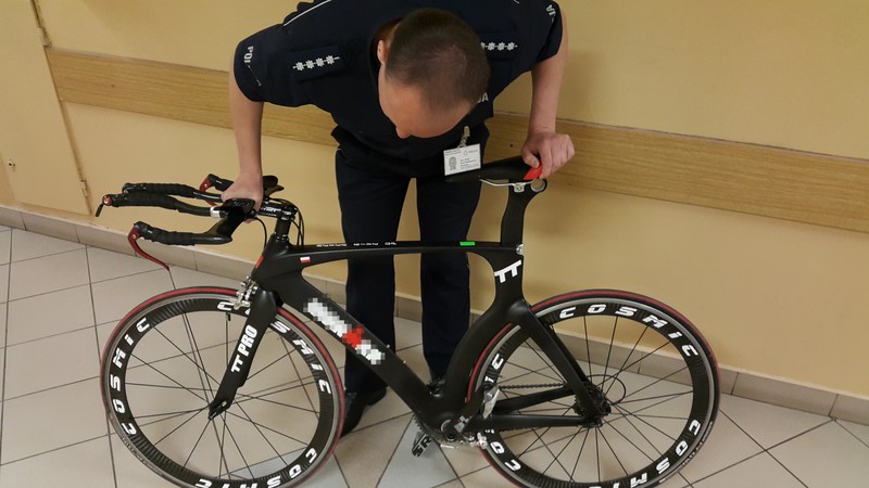 Elbląg, Chcieli sprzedać kolarzówkę, złapała ich policja