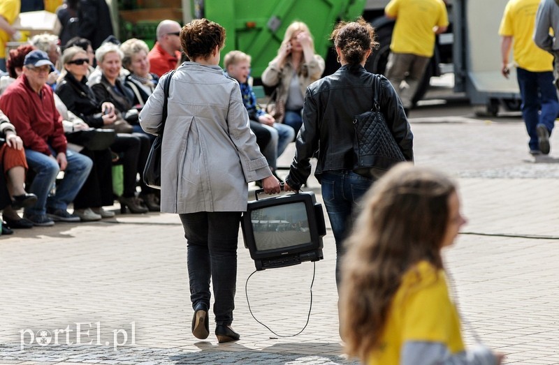 Elbląg, Na dni recyklingu warto przynieść np. elektrośmieci, które będzie można wymienić na drzewko Elbląg, Na dni recyklingu warto przynieść np. elektrośmieci, które będzie można wymienić na drzewko