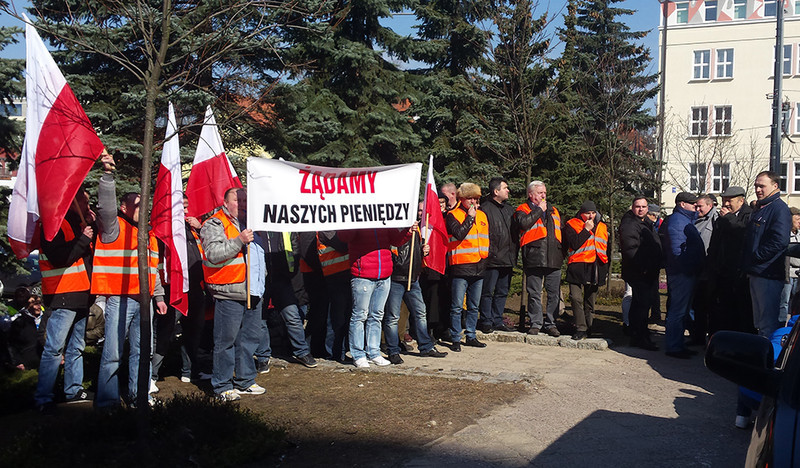 Elbląg, Poprzednie pikieta przed urzędem odbyła się w marcu