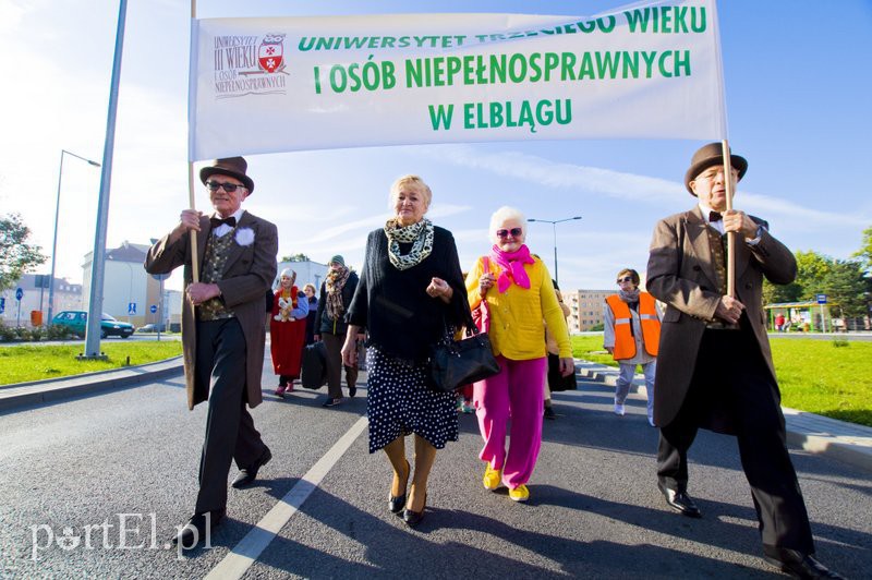 Elbląg, Seniorzy z Elbląga i okolic podczas inauguracji nowego roku akademickiego na UTWiON