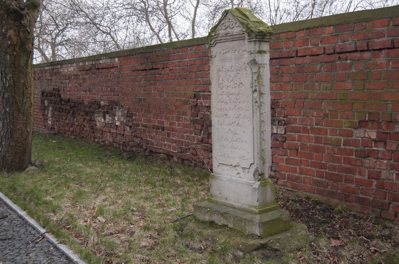 Elbląg, Stela małżonków Pauls z ok. 1867 r. Elbląg, Stela małżonków Pauls z ok. 1867 r.