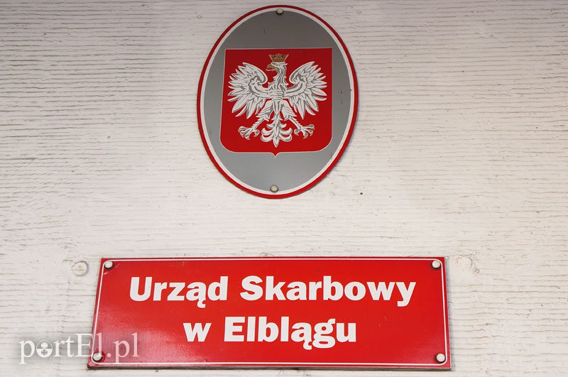 Elbląg, Do "skarbówki" z policjantem. Gdzie my żyjemy?!