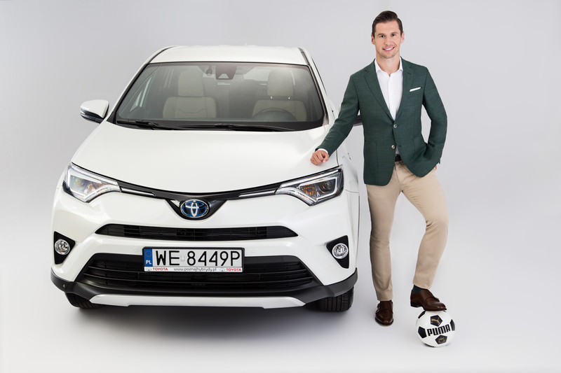 Grzegorz Krychowiak wybrał hybrydową RAV4 Grzegorz Krychowiak wybrał hybrydową RAV4