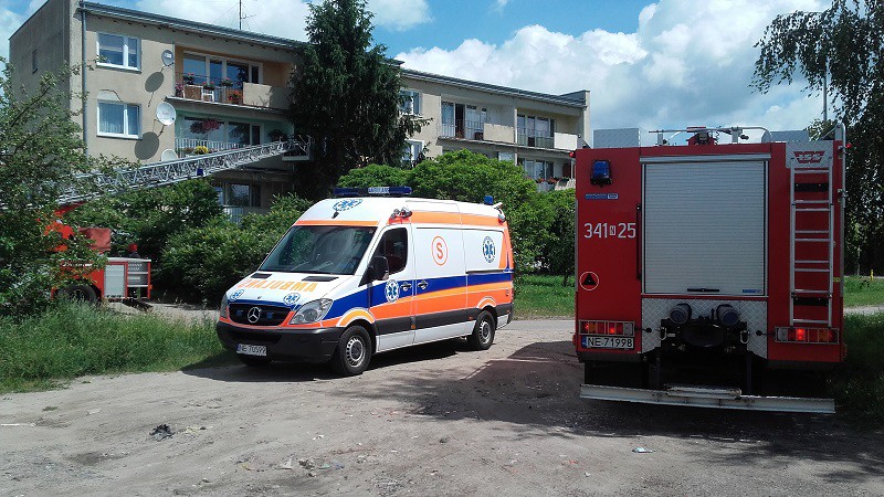 Elbląg, 84-latek zasłabł w mieszkaniu. Sąsiedzi wezwali pomoc Elbląg, 84-latek zasłabł w mieszkaniu. Sąsiedzi wezwali pomoc