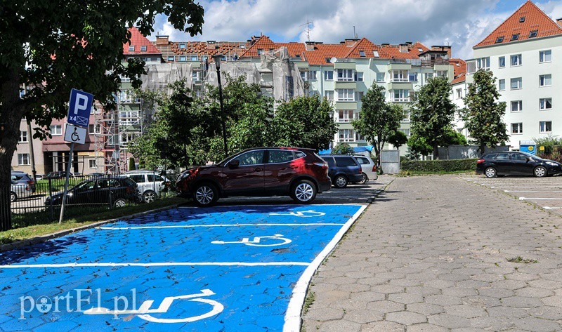 Elbląg, Niebieski parking przy ratuszu