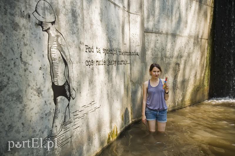 Elbląg, Adriana Ronżewska- Kotyńska i jeden z rysunków Elbląg, Adriana Ronżewska- Kotyńska i jeden z rysunków