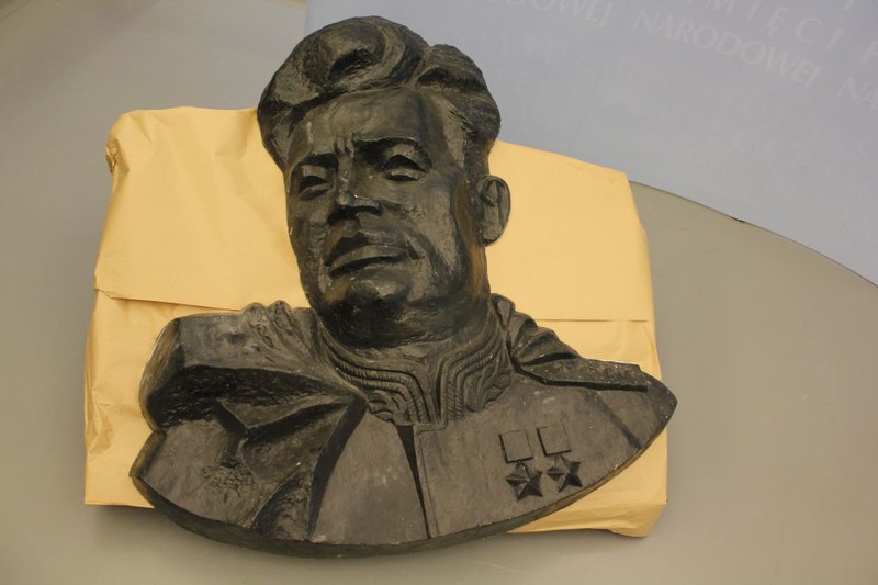 Elbląg, Popiersie generała trafi do skansenu