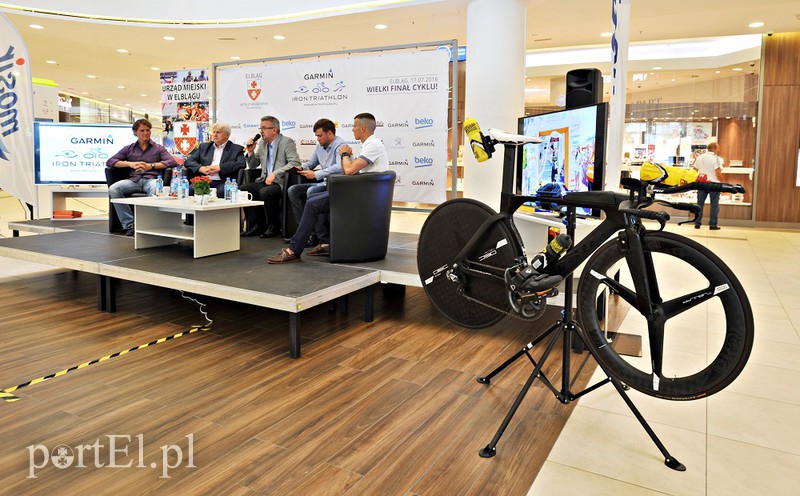 Elbląg, Organizatorzy zawodów opowiadali o Garmin Iron Triathlon podczas konferencji prasowej w CH Ogrody