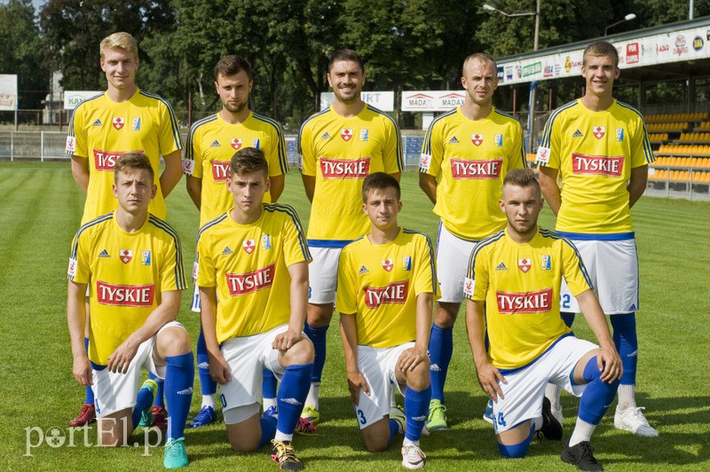 Elbląg, Obrońcy: Krzysztof Niburski, Rafał Lisiecki, Dawid Kubowicz, Kamil Wenger, Rafał Maciążek; klęczą: Krzysztof Iwanowski, Adam Konieczny (junior), Michał Balewski (junior), Radosław Bukacki