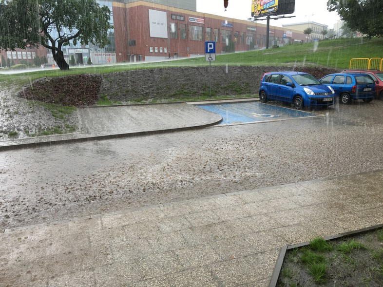 Elbląg, Nowy parking tonie Elbląg, Nowy parking tonie