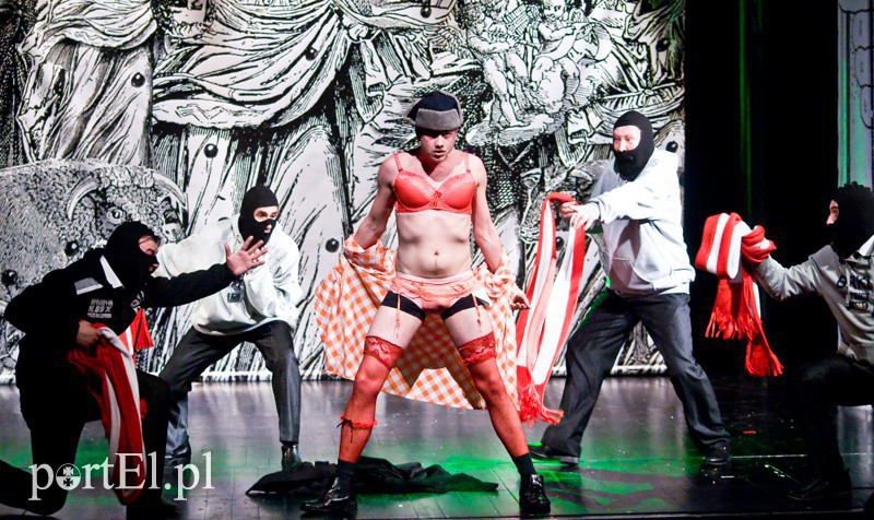 Elbląg, Zdjęcie z próby generalnej spektaklu "Monty Pythona cyrk latający ... i nie tylko"