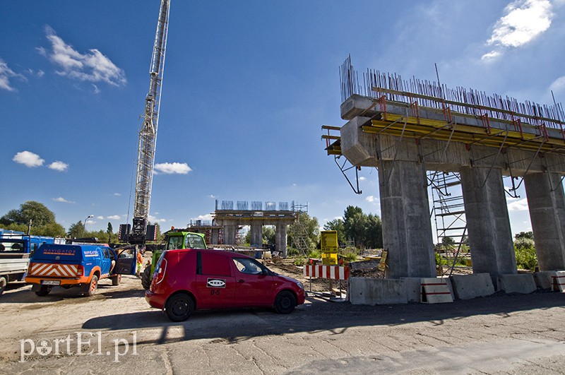 Elbląg, Prace przy budowie wiaduktu trwają