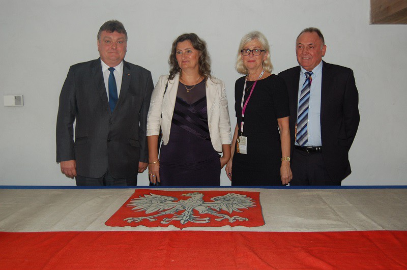 Elbląg, Polska flaga z Konsulatu w Stavanger trafiła do Elbląga Elbląg, Polska flaga z Konsulatu w Stavanger trafiła do Elbląga