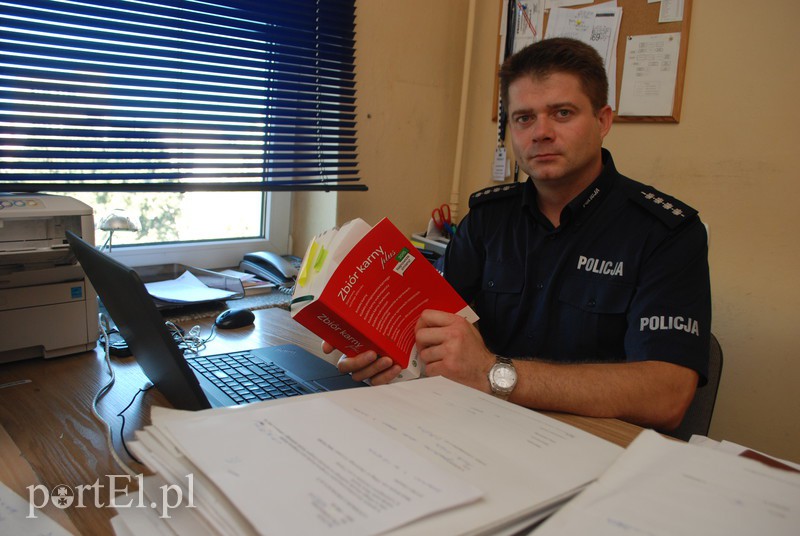 Elbląg, Asp. sztab. Jarosław Smulski - za kilka lat doktor - pracuje w dochodzeniówce Elbląg, Asp. sztab. Jarosław Smulski - za kilka lat doktor - pracuje w dochodzeniówce