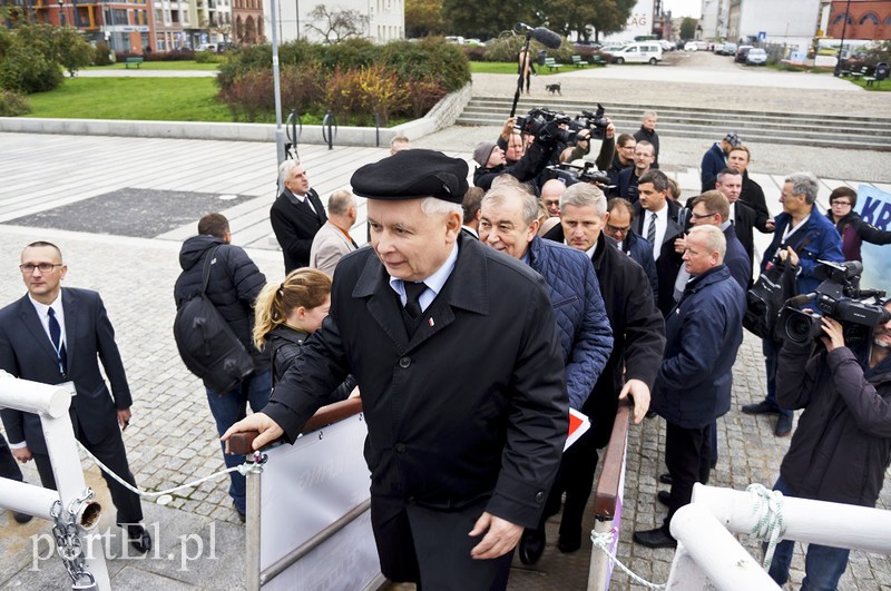 Elbląg, Jarosław Kaczyński na trapie statku Elwinga Elbląg, Jarosław Kaczyński na trapie statku Elwinga