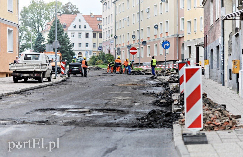 Elbląg, Weekendowe remonty dróg - prace wykończeniowe