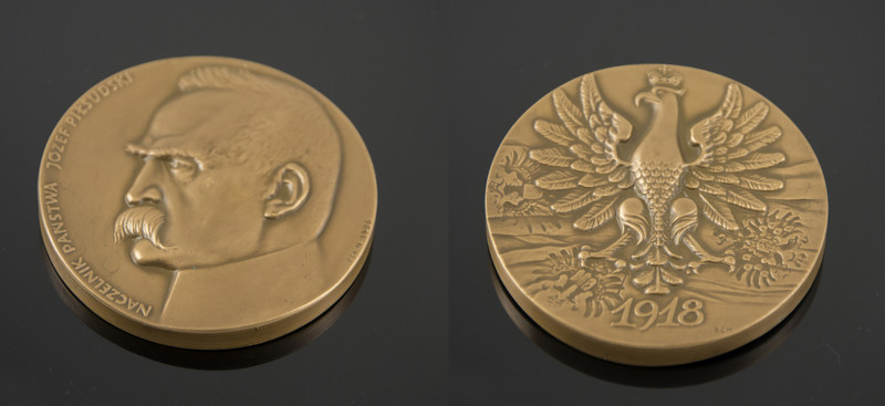Elbląg, Medal z marszałkiem Piłsudskim