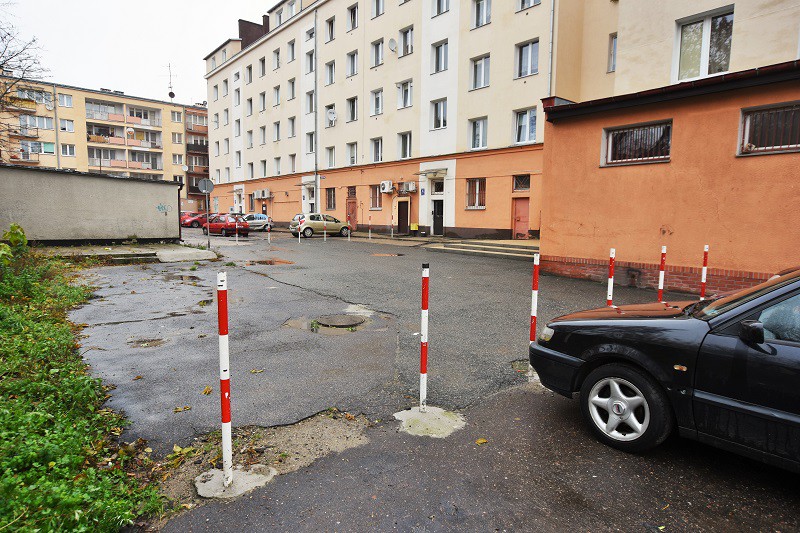 Elbląg, Niebawem znikną słupki i kierowcy znowu będą mieli gdzie parkować Elbląg, Niebawem znikną słupki i kierowcy znowu będą mieli gdzie parkować