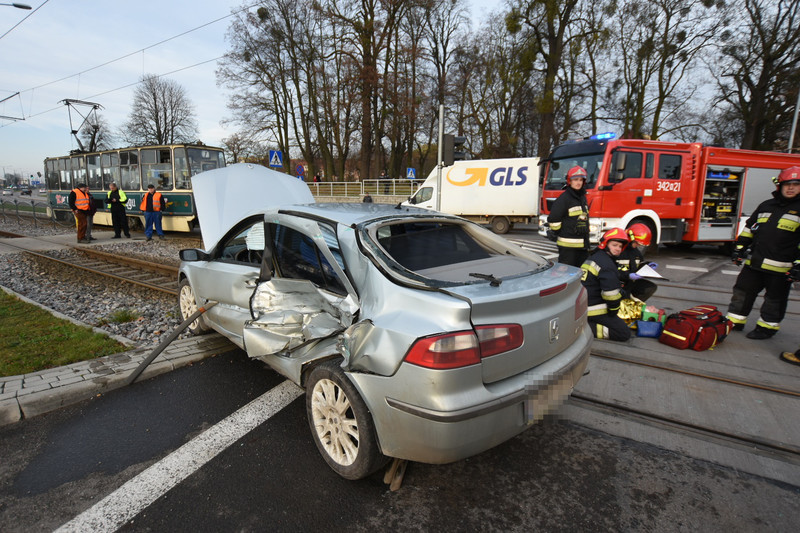 Elbląg, Renault zderzył się z tramwajem