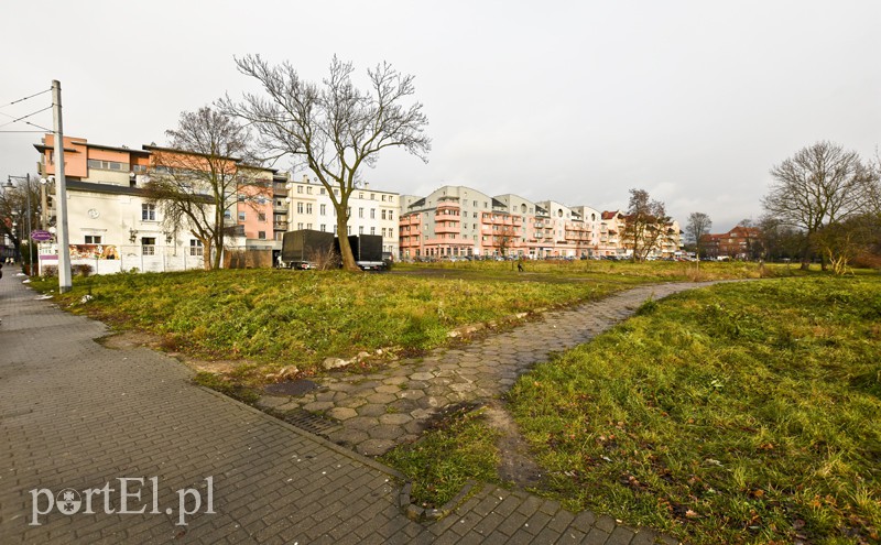 Elbląg, Teren, który formalnie przypisany jest ul. Oboźnej, został wystawiony na sprzedaż