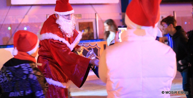 Elbląg, Mikołaj tradycyjnie nie zapomniał o dzieciach na lodowisku Elbląg, Mikołaj tradycyjnie nie zapomniał o dzieciach na lodowisku