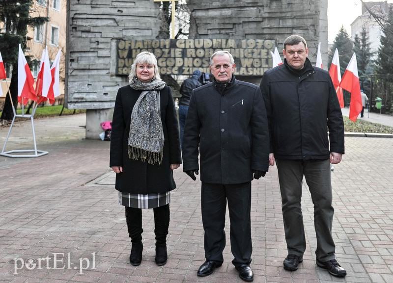 Elbląg, Delegacja Zarządu Regionu Elbląskiego NSZZ Solidarność pod Pomnikiem Ofiar Grudnia '70. W środku Jan Fiodorowicz, przewodniczący elbląskiej "S"