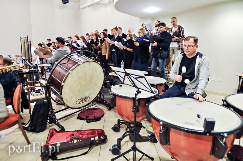 Elbląg, Muzycy przygotowują się do piątkowego koncertu w Pelplinie