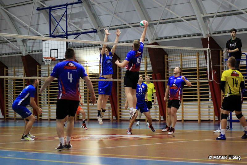 Elbląg, Siatkarze z ligi MOSiR na półmetku rozgrywek