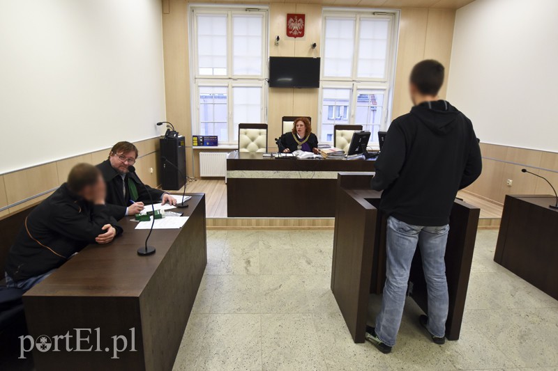 Elbląg, Dziś zeznawał ostatni świadek i zakończył się proces mężczyzn oskarżonych o znęcanie się nad psami i zabicie jednego z nich Elbląg, Dziś zeznawał ostatni świadek i zakończył się proces mężczyzn oskarżonych o znęcanie się nad psami i zabicie jednego z nich