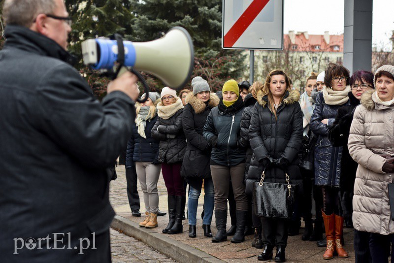 Elbląg, Urzędnicy opuścili ratusz w ciągu 10 minut, cz