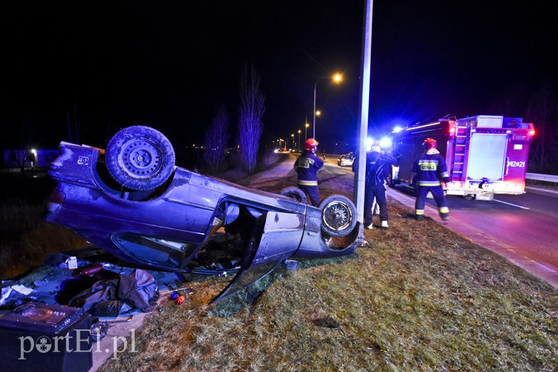Elbląg, Wypadł z drogi i dachował Elbląg, Wypadł z drogi i dachował