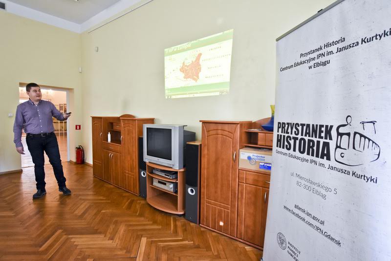 Artur Chomicz podczas prezentacji historycznej