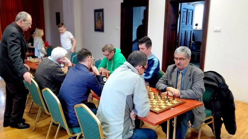 Elbląg, Szachiści zagrali w MDK dla Orkiestry Elbląg, Szachiści zagrali w MDK dla Orkiestry