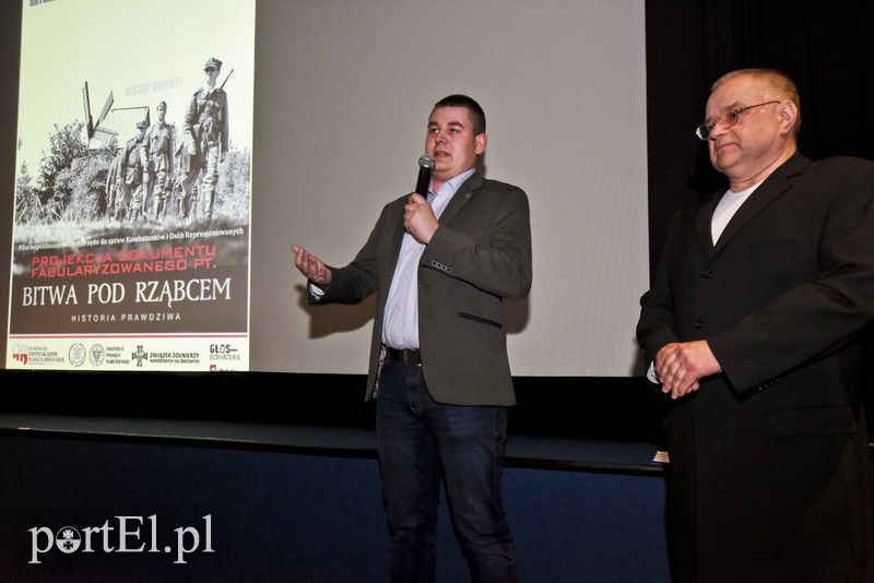 Elbląg, Adam Chomicz i Grzegorz Wołoszczak przed projekcją filmu o Brygadzie Świętokrzyskiej Elbląg, Adam Chomicz i Grzegorz Wołoszczak przed projekcją filmu o Brygadzie Świętokrzyskiej