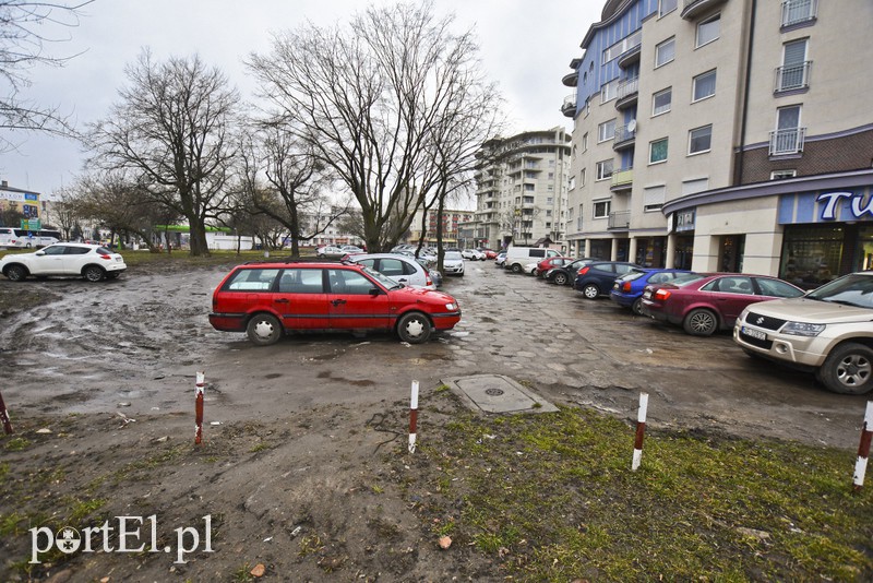 Elbląg, Tak w ostatnich dniach wyglądał "parking" na ul. Hetmańskiej Elbląg, Tak w ostatnich dniach wyglądał "parking" na ul. Hetmańskiej