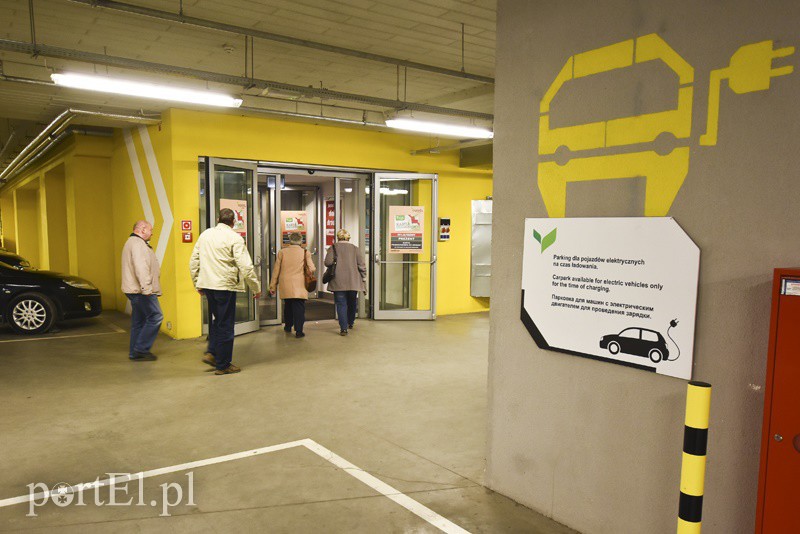 Elbląg, Jedyny punkt ładowania samochodów elektrycznych istnieje w centrum handlowym Elbląg, Jedyny punkt ładowania samochodów elektrycznych istnieje w centrum handlowym