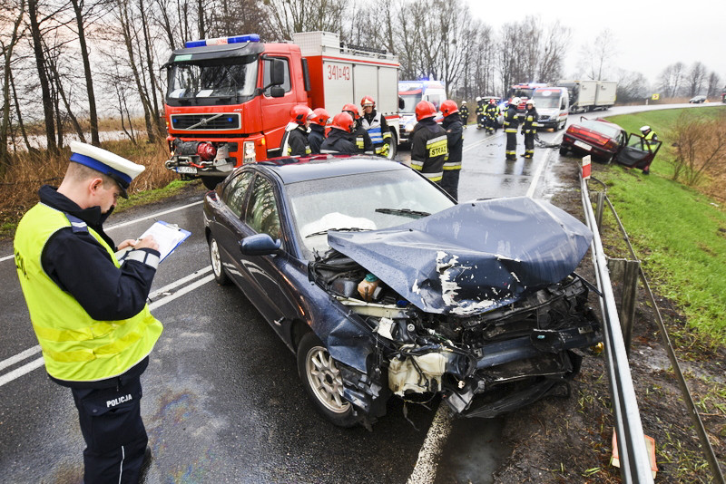 Elbląg, Wypadek przed Jegłownikiem, sześć osób w szpitalu Elbląg, Wypadek przed Jegłownikiem, sześć osób w szpitalu