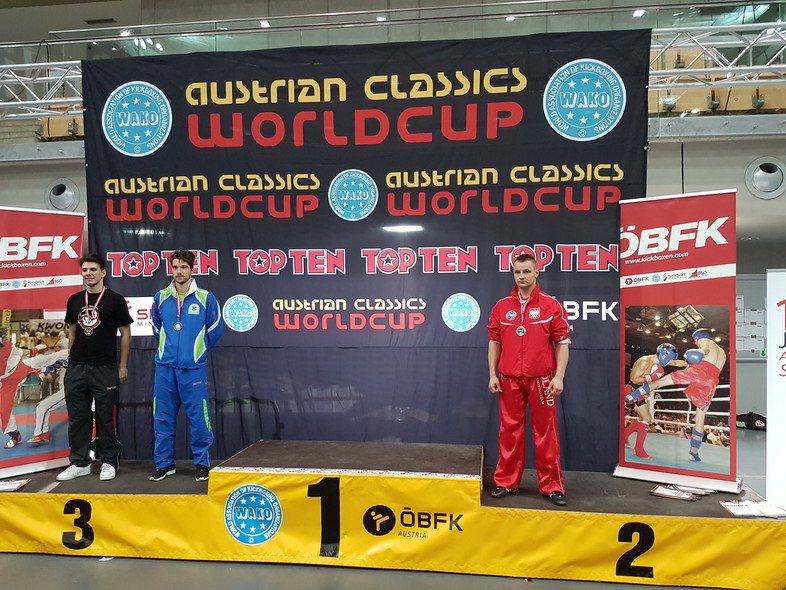 Elbląg, Adrian Durma (z prawej) na podium w Austrii Elbląg, Adrian Durma (z prawej) na podium w Austrii