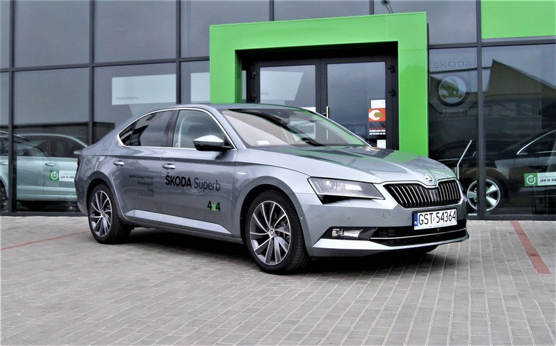 Najmocniejsze auto demonstracyjne w Elblągu - Skoda Superb 280KM 4x4